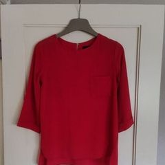 women's red Top
