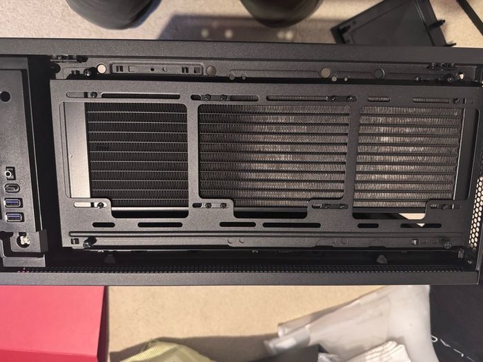 NZXT H710 case with water cooling and 1000w power
