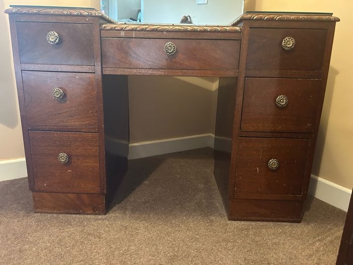 Double bed, bed side lockers & dressing table