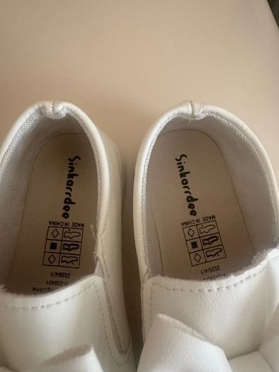 Girls trainers