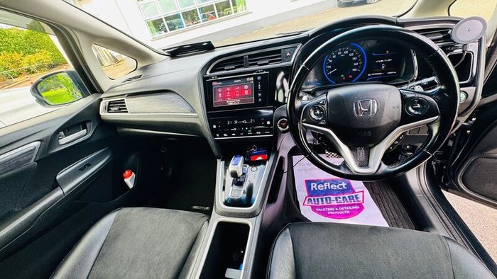 Honda Shuttle Hybrid Z 2016