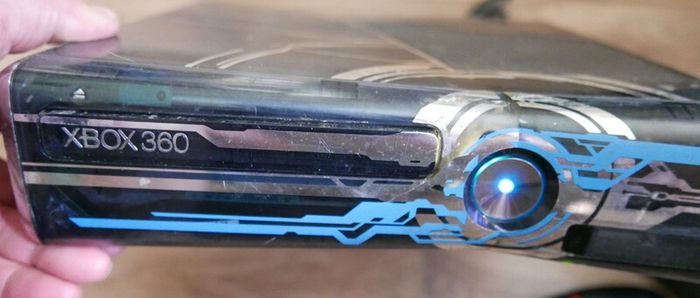 Xbox360 250GB - special edition - Halo4 +1Pad (one game)