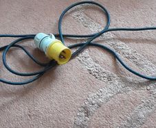 110 v lead