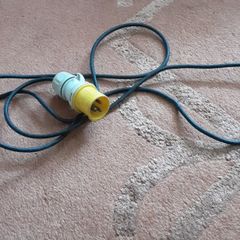 110 v lead