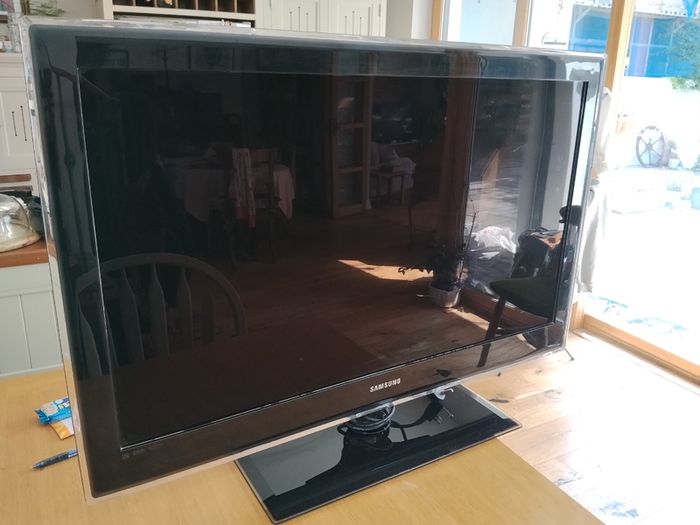 Samsung Lcd Tv 40" Model Ue40b7020ww