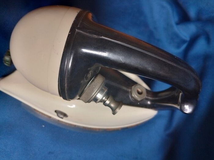 Can post Tiley DN250 paraffin iron 1950