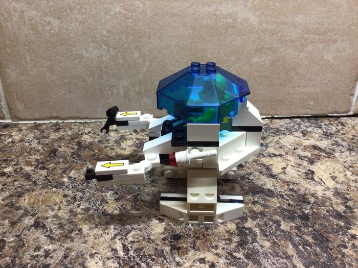Lego land - Lego set no 6848 - strategic pursuer - full and complete