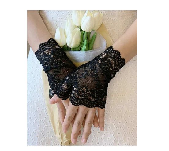 Retro Style Lace Gloves