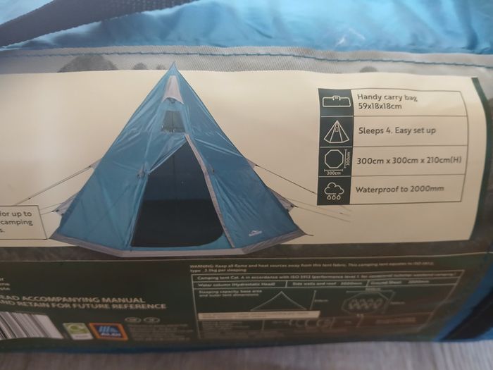 NEW Teepee 4 people tent 300cm x 300cm x 210cm Beach Umbrella Windbreaker 1,45cm x 5,00m 50e for the lot NEW
