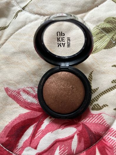 eye shadow brown