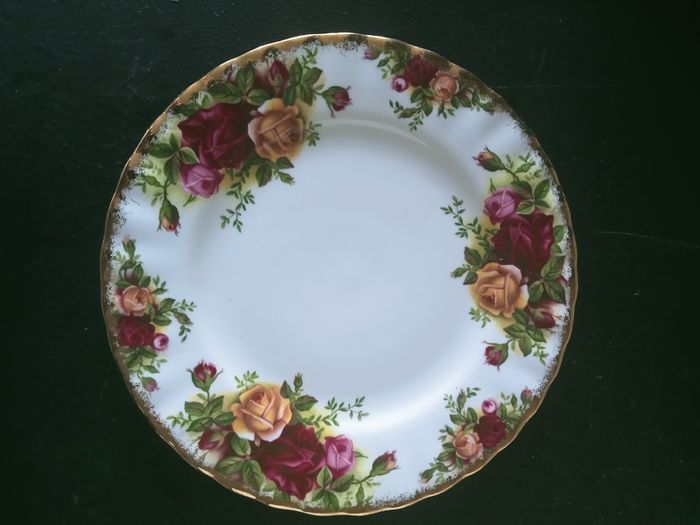 Royal Albert "Old Country Roses"   21 pcs Tea Set