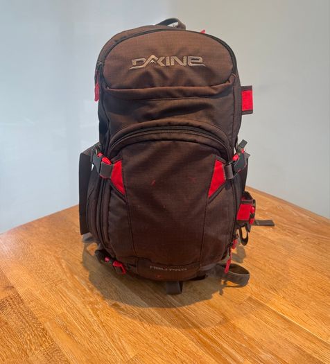 Dakine Helipro Snowboard / Ski backpack