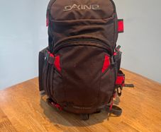 Dakine Helipro Snowboard / Ski backpack