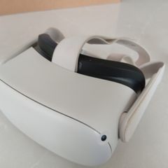Meta quest 2 with headstrap
