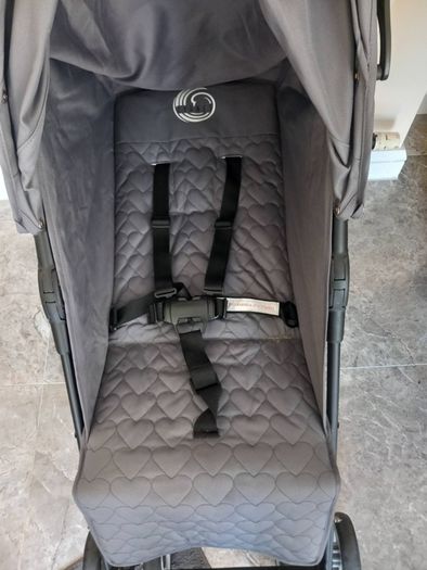 Cygnet baby's buggie with rain cover