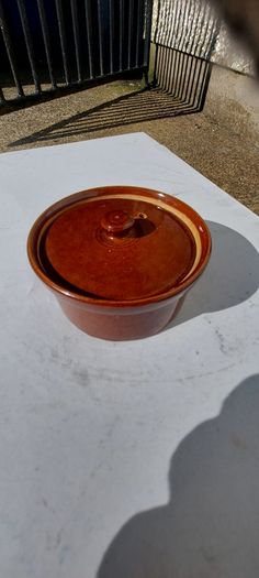 Pearsons of Chesterfield ,mini 1/2 pint individual casserole dish with lid ,,nice condition,, sold as is,