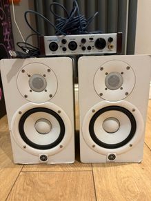 Yamaha hs5 white , 2x2 interface, stands