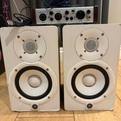 Yamaha hs5 white , 2x2 interface, stands