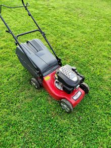 Castelgarden XC 43 petrol lawnmower with a reliable STIGA engine.