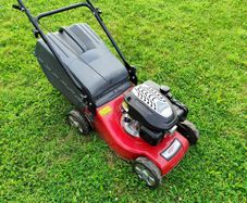 Castelgarden XC 43 petrol lawnmower with a reliable STIGA engine.