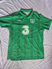 Euro 2012 squad signed ireland jersey,size XL MINT, NEVER WORN