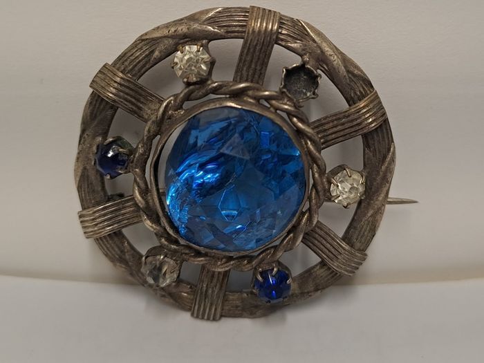 Vintage brooch art deco 1930s