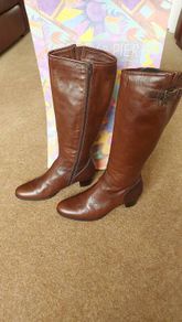Tall Leather Boots size 39 (6)
