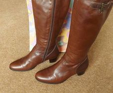 Tall Leather Boots size 39 (6)