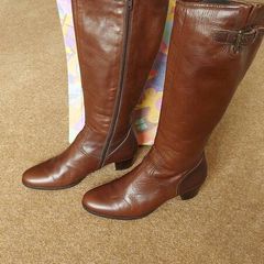 Tall Leather Boots size 39 (6)