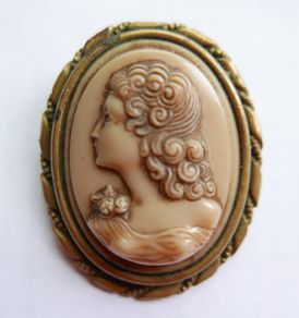 Vintage  Cameo Brooch