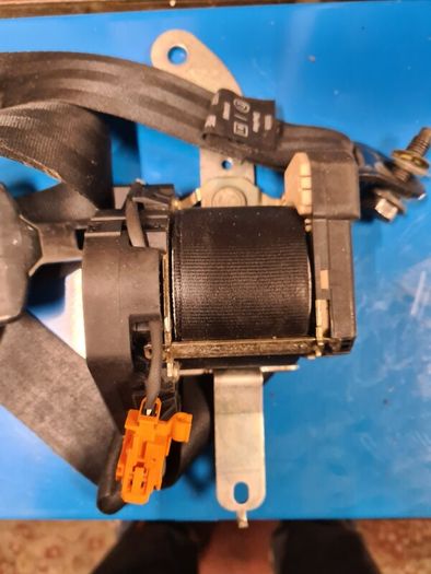 Nissan micra seat belt