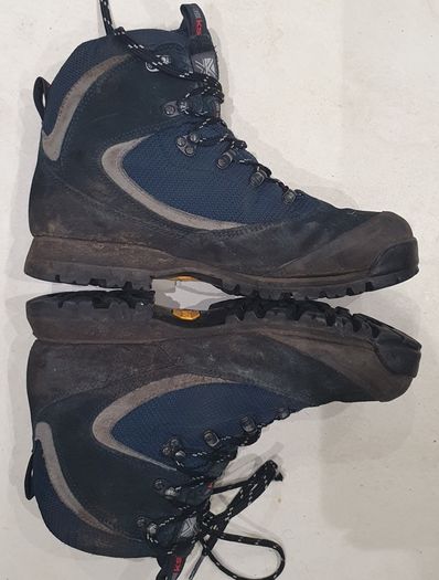 Hiking boots size 8