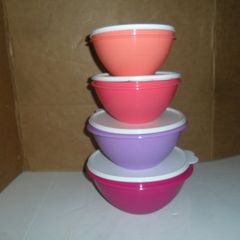 Tupperware bowl set