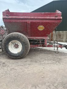 Bredal 65 lime spreader