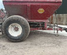 Bredal 65 lime spreader