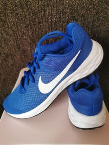 Unisex runners NEW size UK 4 and UK 5