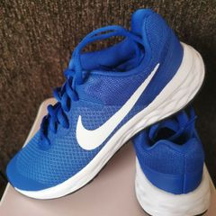 Unisex runners NEW size UK 4 and UK 5