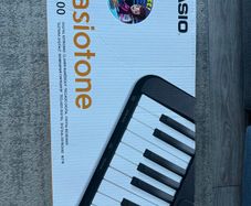 Casio Casiotone CT-S100 digital keyboard with box