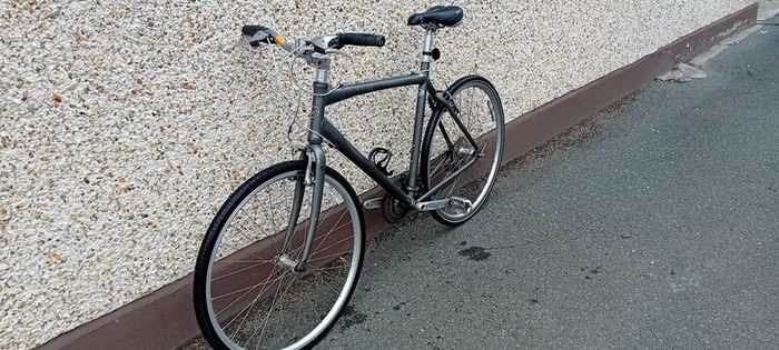 Giant Hybrid Bicycle