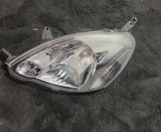 Toyota yaris 2003 to 2005 left hand side headlight