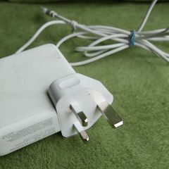 Apple 85w  Power Adapter