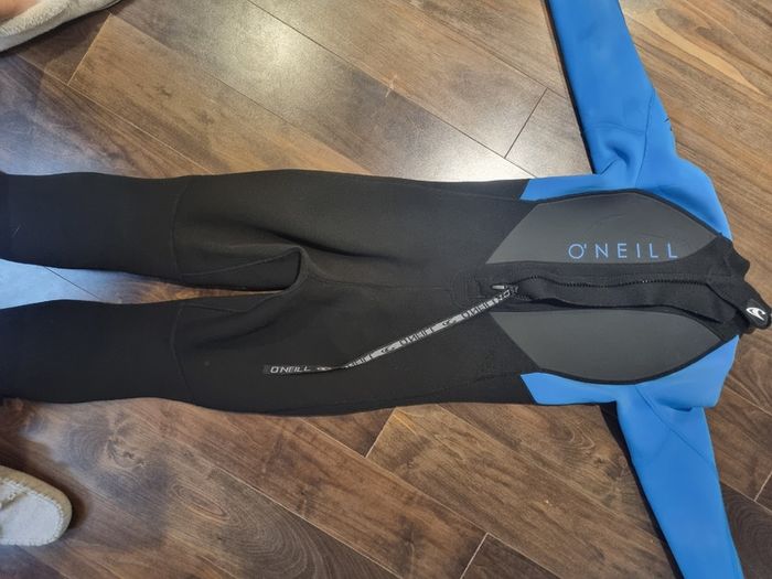 Boys ONeills wetsuit age 11 12 yrs