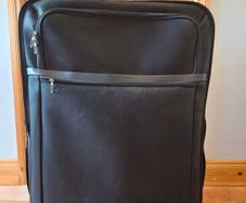 Large LINEA Suitcase.Luggage+ 4 Wheels. Excellent Condition