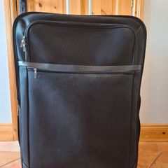Large LINEA Suitcase.Luggage+ 4 Wheels. Excellent Condition