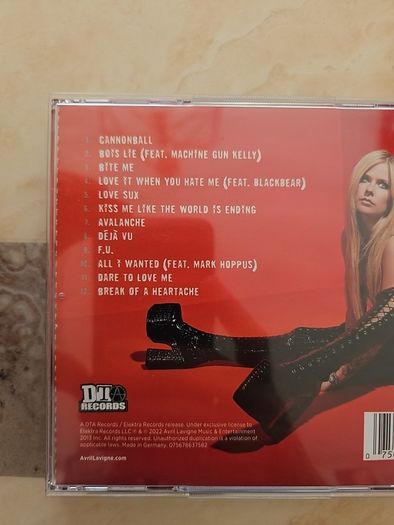 Avril Lavigne CD - Love Sux