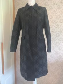 Light weight black coat with beautiful circle design
