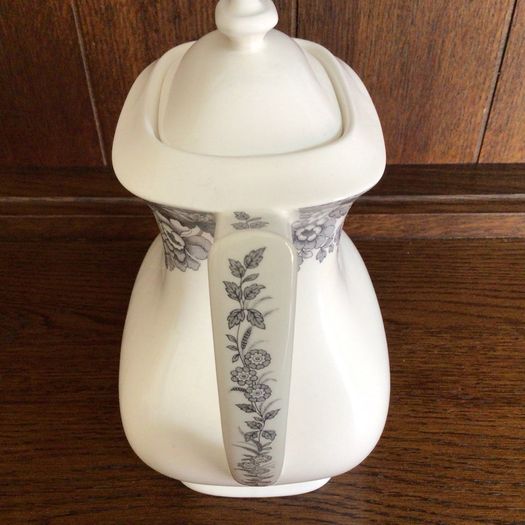 Vintage Spode Delamare pattern stunning coffee pot