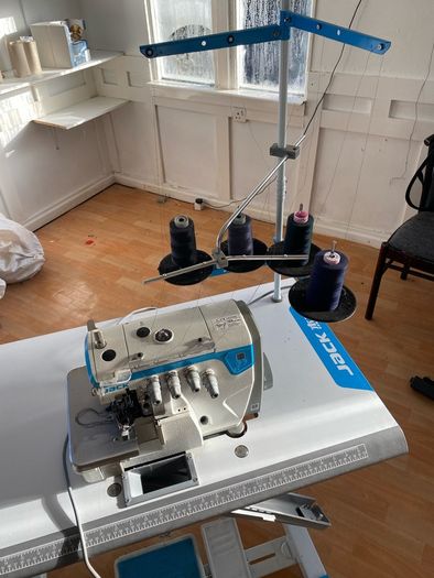 Jack E4 Overlock machine