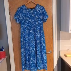 Next Dress.  S. 18.