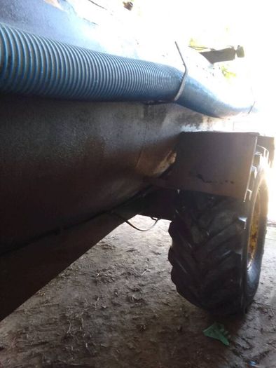 Slurry spreader with raingun